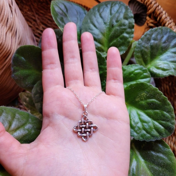 New Silver Celtic Knot Necklace - Picture 5 of 16